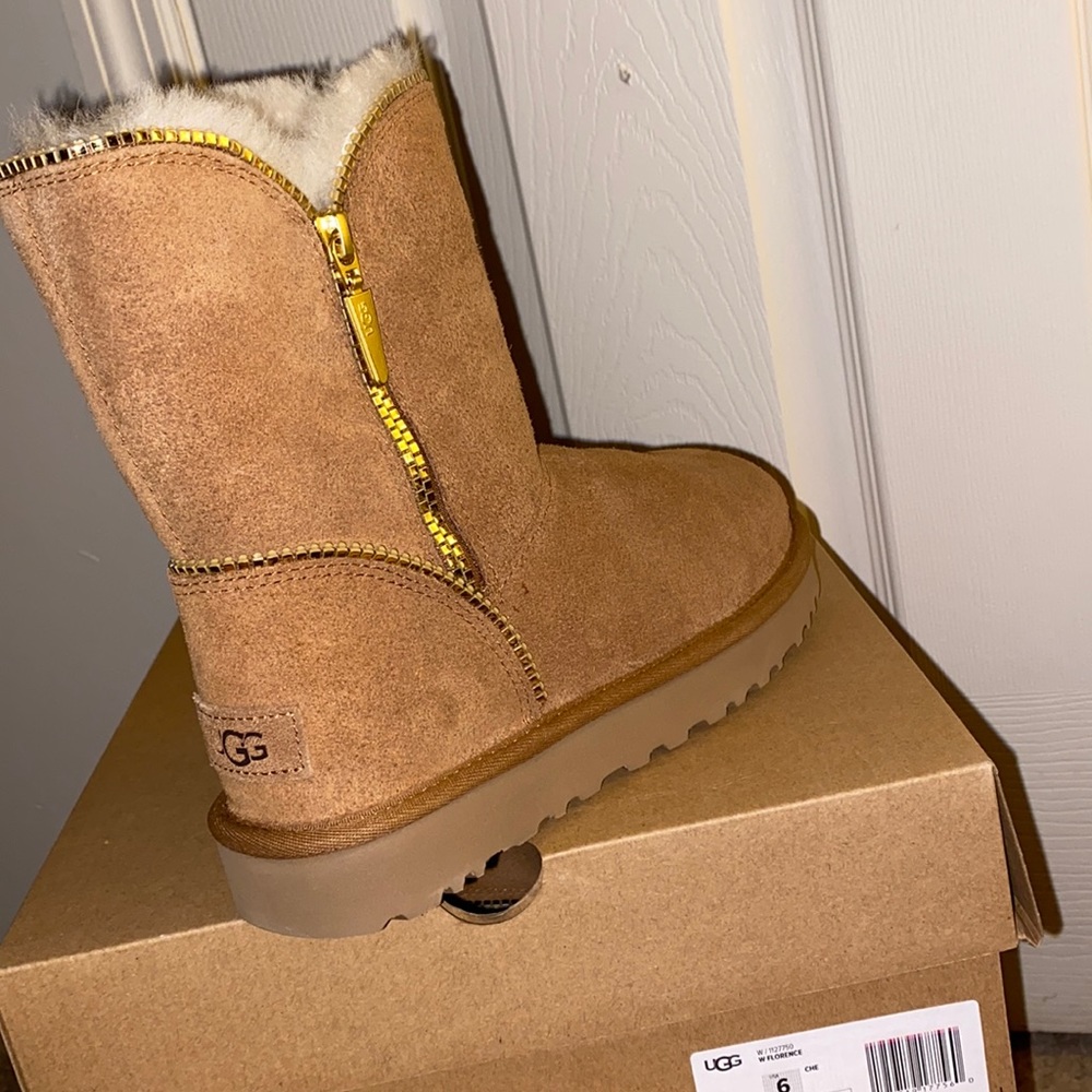 Chestnut Ugg’s- (Ugg Women's Classic Short Florence Suede)